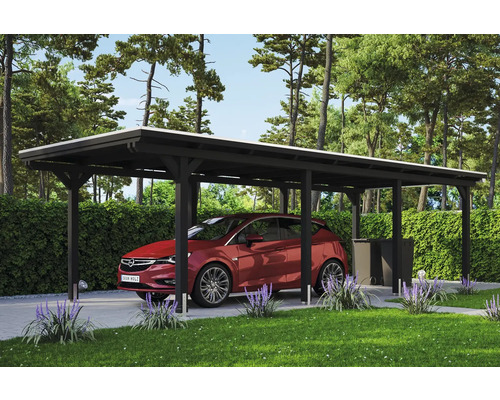 Abri de voiture en bois avec une voiture rouge dans le jardin
