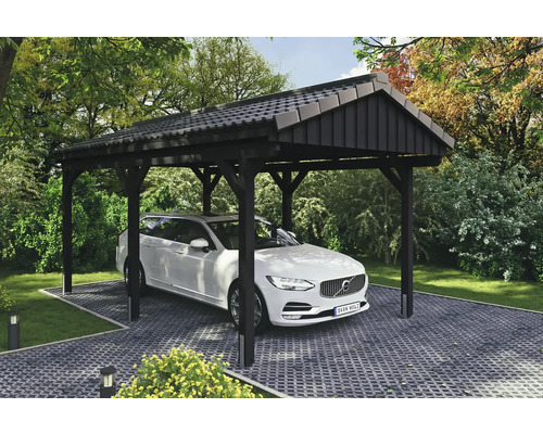 Auto unter einem Carport im Garten.
