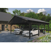 Carport mit zwei Stellplätzen aus Holz neben Wohnhaus mit zwei geparkten Autos