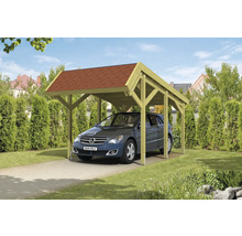 Abri de voiture en bois avec voiture dans le jardin.