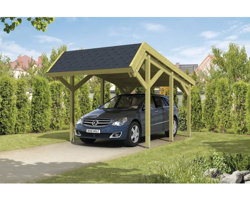 Voiture sous un carport simple en bois avec toit