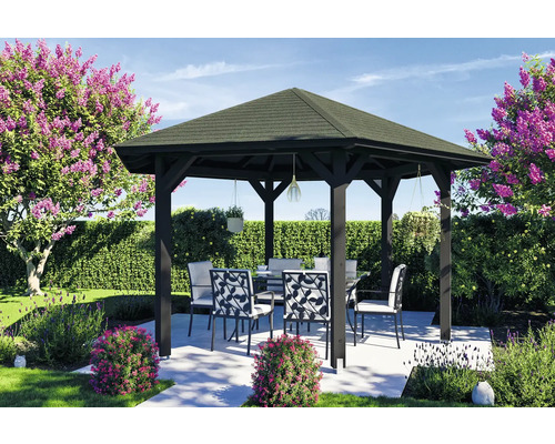 Pavillon mit Tisch und Stühlen im Garten
