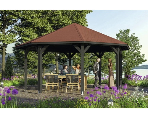 Sechseckiger Pavillon mit Tisch und Stühlen im Garten