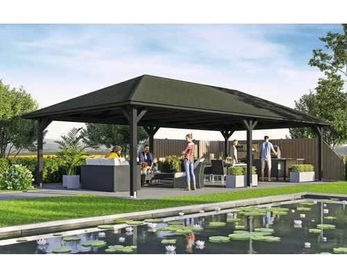 Personnes sous un pavillon avec mobilier de jardin et barbecue