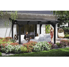 Terrassenüberdachung mit Sitzgruppe im Garten
