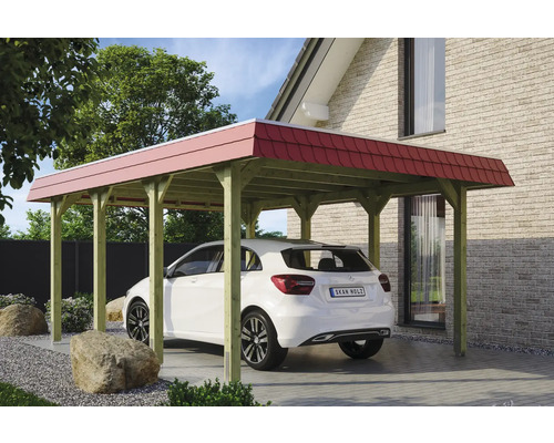 Freistehender Carport aus Holz mit rotem Dach neben einem Haus mit einem geparkten Auto