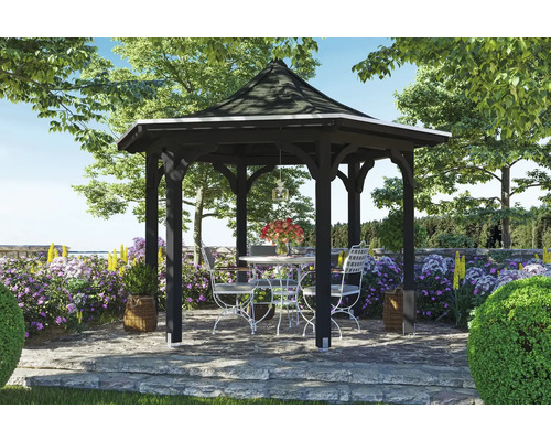 Pavillon mit Tisch und Stühlen in einem Garten.