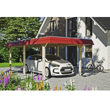 Abri de voiture en bois avec toit rouge à côté d''une maison avec une voiture en dessous