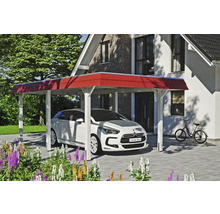 Abri de voiture avec toit rouge et cadre blanc devant une maison avec voiture et vélo