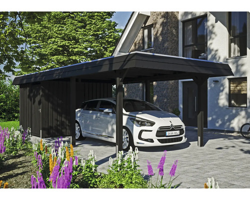 Carport avec remise à outils et voiture garée devant une maison