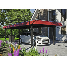 Carport aus Holz mit rotem Dach und Auto auf gepflastertem Untergrund