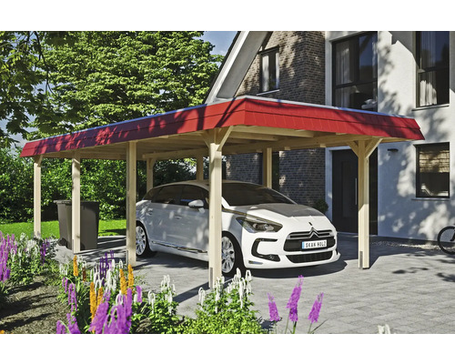 Abri de voiture en bois avec toit rouge à côté d''une maison et d''une voiture