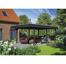 Carport en bois avec voiture et moto dans le jardin