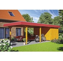 Carport aus Holz mit Geräteschuppen, darunter ein Auto und ein Motorrad.