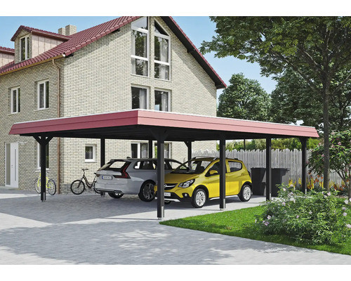 Doppelcarport aus Holz mit zwei geparkten Autos vor einem Wohnhaus.