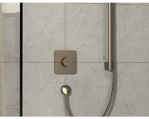 Robinet de douche pour le réglage de la température sur un mur