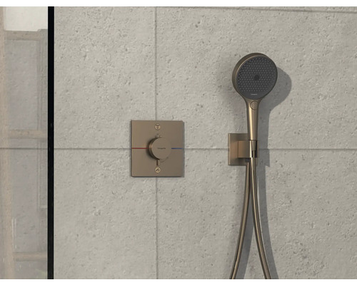 Aufputz Duscharmatur mit Handbrause an der Wand