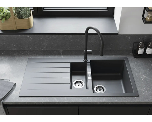 Évier en matériau composite avec égouttoir et robinet