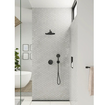 Modernes Badezimmer mit grauen Sechseckfliesen, Regendusche und Handbrause