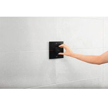 Hand bedient Thermostatarmatur für Dusche oder Badewanne an gefliester Wand