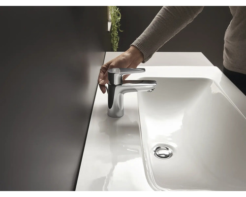 Lavabo avec robinet et commande manuelle