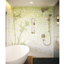 Badezimmer mit Badewanne, Dusche und Mosaikfliesen in Grün und Weiß