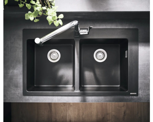 Évier double en granit avec robinetterie et deux cuves