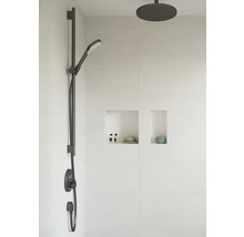 Duschsystem mit Handbrause und Kopfbrause in modernem Badezimmer