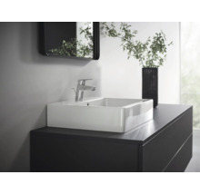 Badezimmerwaschtisch mit Aufsatzwaschbecken, Armatur, Spiegel und Dekoration