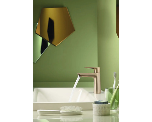 Badezimmer Waschbecken mit Armatur und Spiegeln