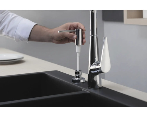 Installation d''un distributeur de savon à côté d''un évier