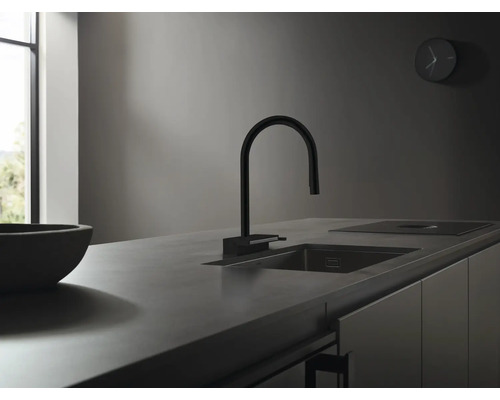 Küchenspüle mit Armatur in modernem Design