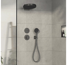 Duschsystem mit Kopfbrause, Handbrause und Bedienelementen an der Wand montiert