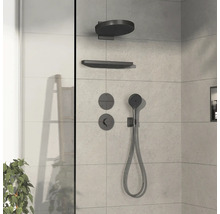 Duschsystem mit Kopfbrause, Handbrause und Ablage im Badezimmer