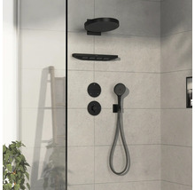 Duschset mit Kopfbrause, Handbrause und Bedienelementen in einem modernen Badezimmer.