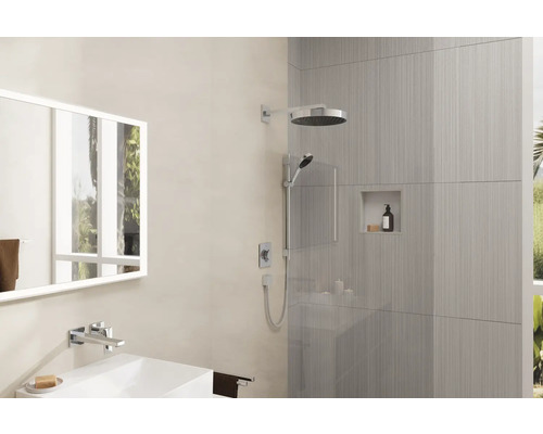 Salle de bain moderne avec douche, lavabo et miroir