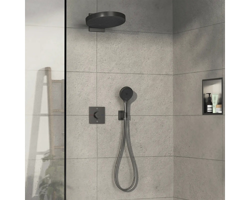 Dusche mit Kopfbrause, Handbrause und Ablage