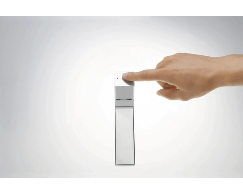 Utilisation d''un robinet de lavabo électronique avec le doigt