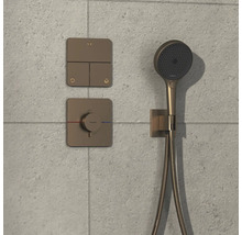 Brausegarnitur mit Thermostat und Bedienelementen für die Dusche
