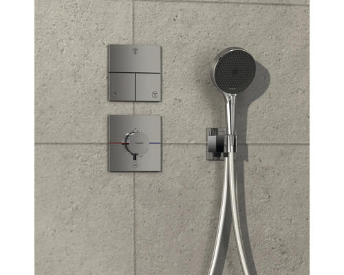 Brauseset mit Thermostat und Bedienelementen für die Dusche an der Wand