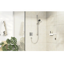 Begehbare Dusche mit Duscharmatur, Handbrause und Ablage