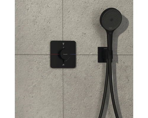 Robinet de douche avec douchette et mitigeur thermostatique sur un mur
