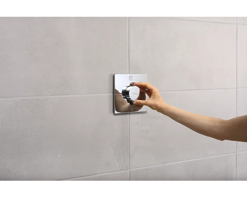 Mitigeur thermostatique encastré avec main sur le régulateur