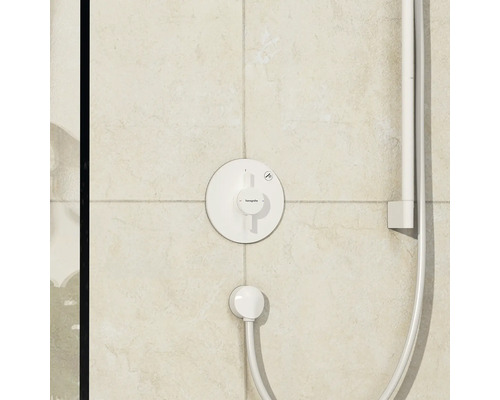 Robinet de salle de bain avec douchette et barre de douche