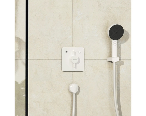 Robinet de douche apparent avec douchette à main fixée au mur