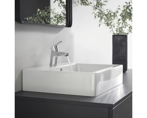 Vasque avec robinet sur meuble-lavabo