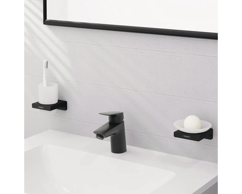 Lavabo de salle de bain avec robinet, porte-savon et gobelet pour brosse à dents