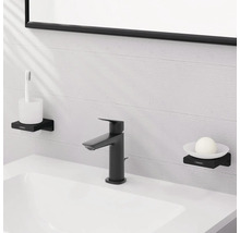 Lavabo de salle de bain avec robinet, porte-savon et gobelet pour brosse à dents