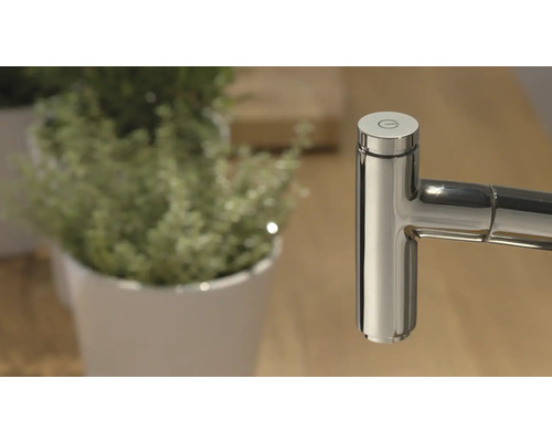 Nahaufnahme einer Küchenarmatur mit Bedienknopf