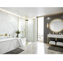 Modernes Badezimmer mit Badewanne, Dusche, Waschtisch und Spiegel